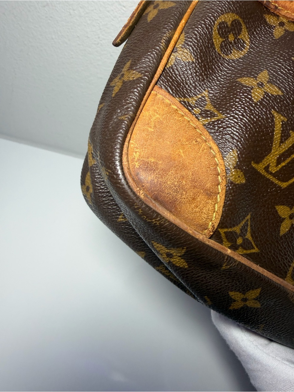 VINTAGE Louis Vuitton Monogram Canvas Clutch in Brown and Tan - Picture 5 of 16